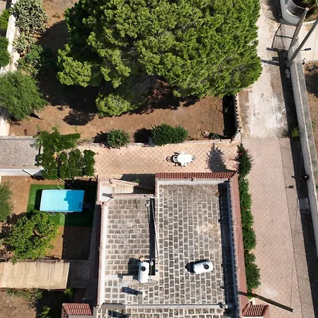 Giusy Con Piscina A 700 Mt Dalla Di Villa *
