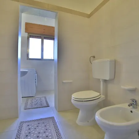 Giusy Con Piscina A 700 Mt Dalla Di Villa