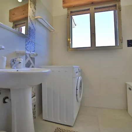 Giusy Con Piscina A 700 Mt Dalla Di Villa *