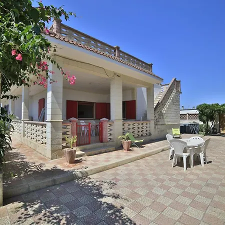 Giusy Con Piscina A 700 Mt Dalla Di